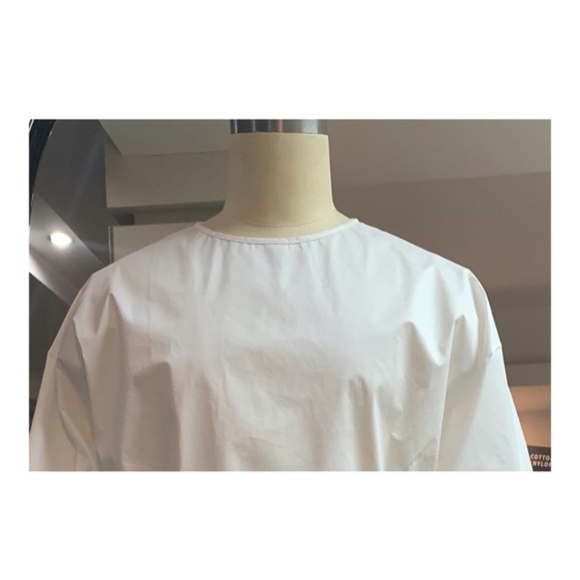 10 Piece Disposable Isolation Gown - Size: Large - Non Surgical - Picture 3 of 11